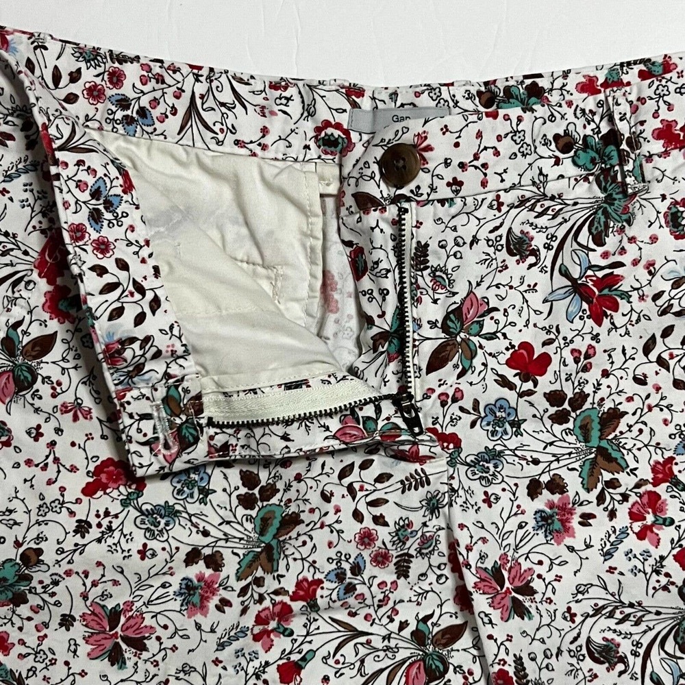 Banana Republic Sunshine White Floral Bermuda Short Size 8, 3.25" leg - Picture 6 of 12